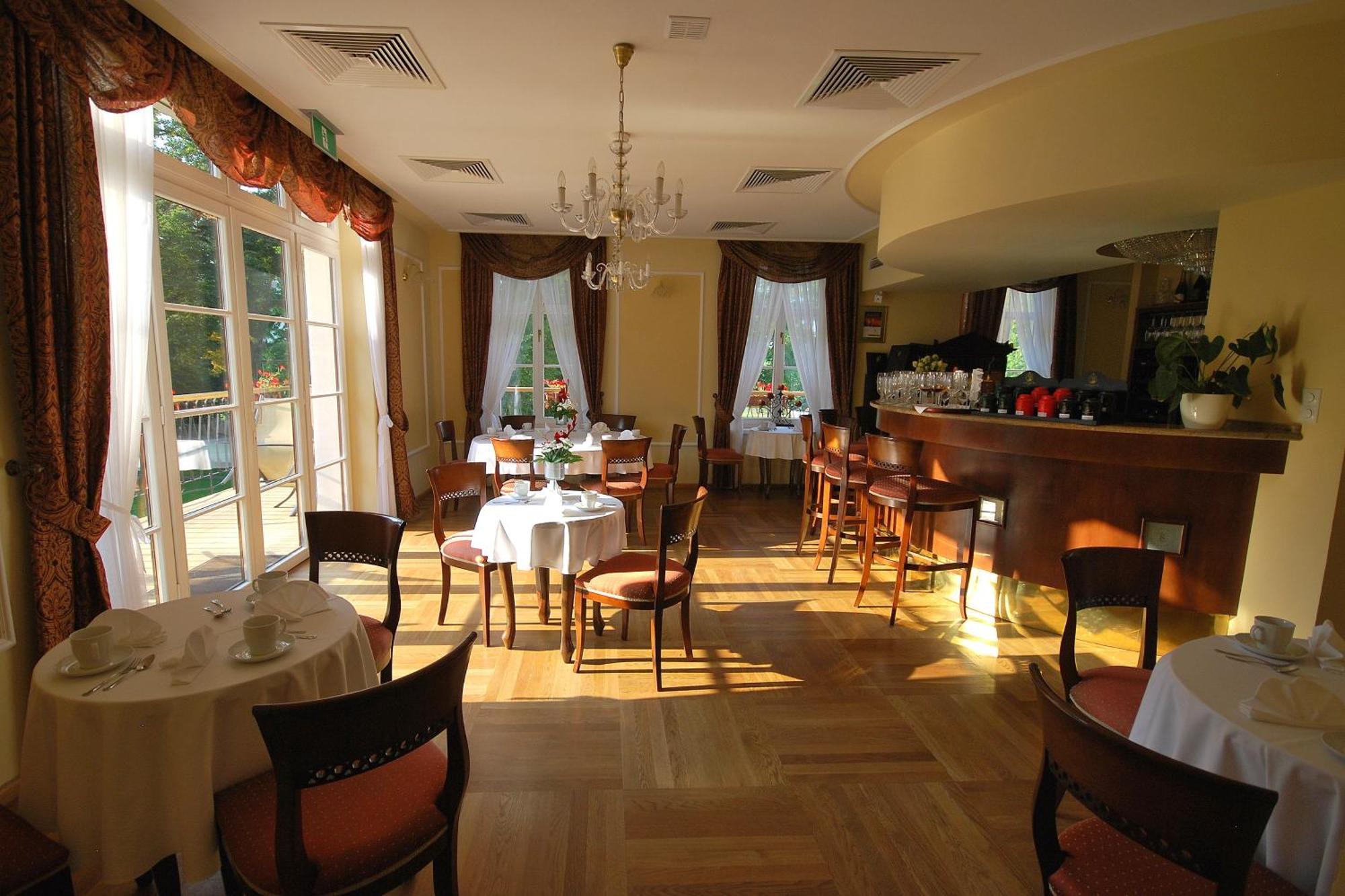 Dwor Kombornia - Folwark Extérieur photo