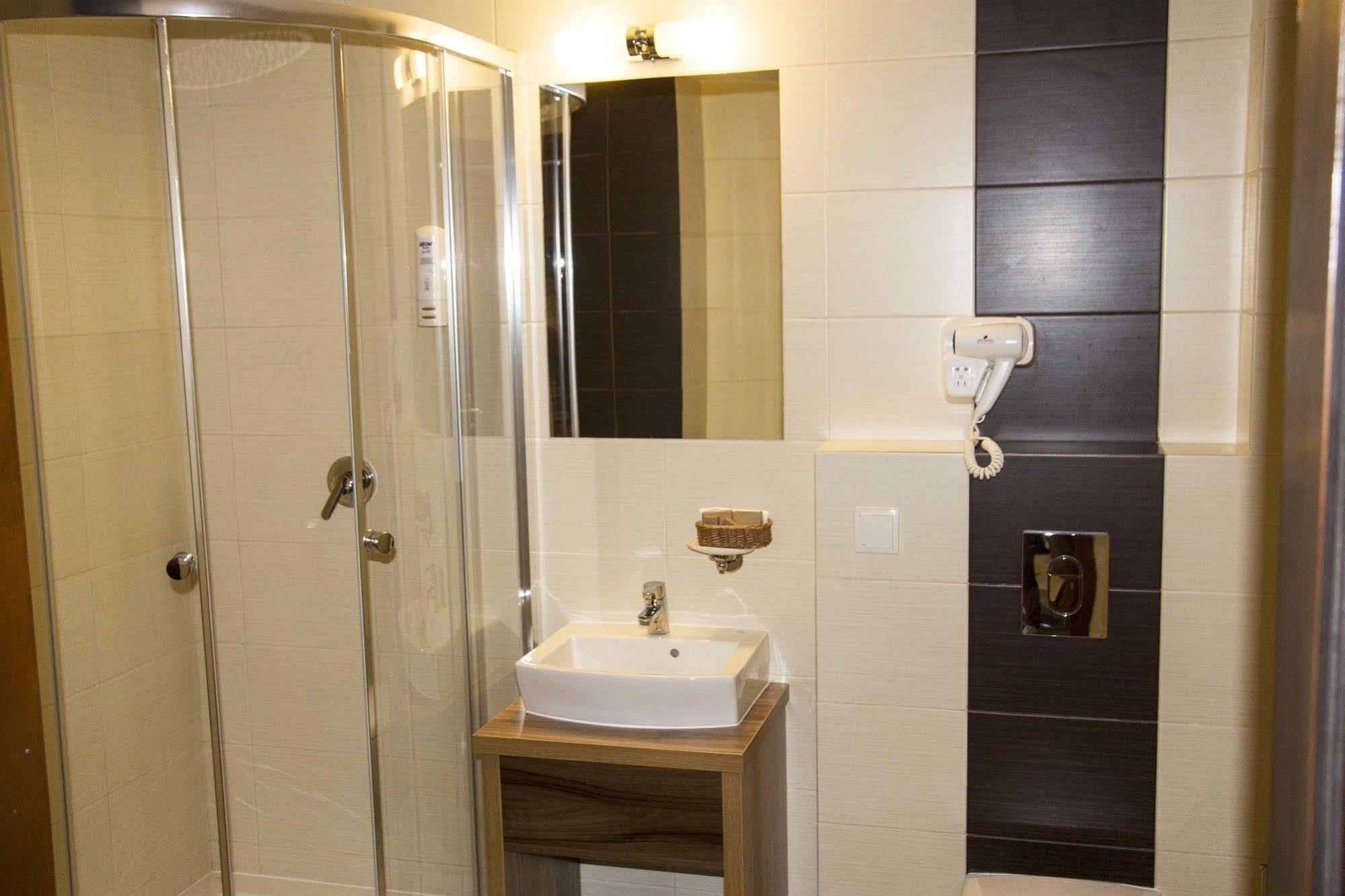 Dwor Kombornia - Folwark Extérieur photo