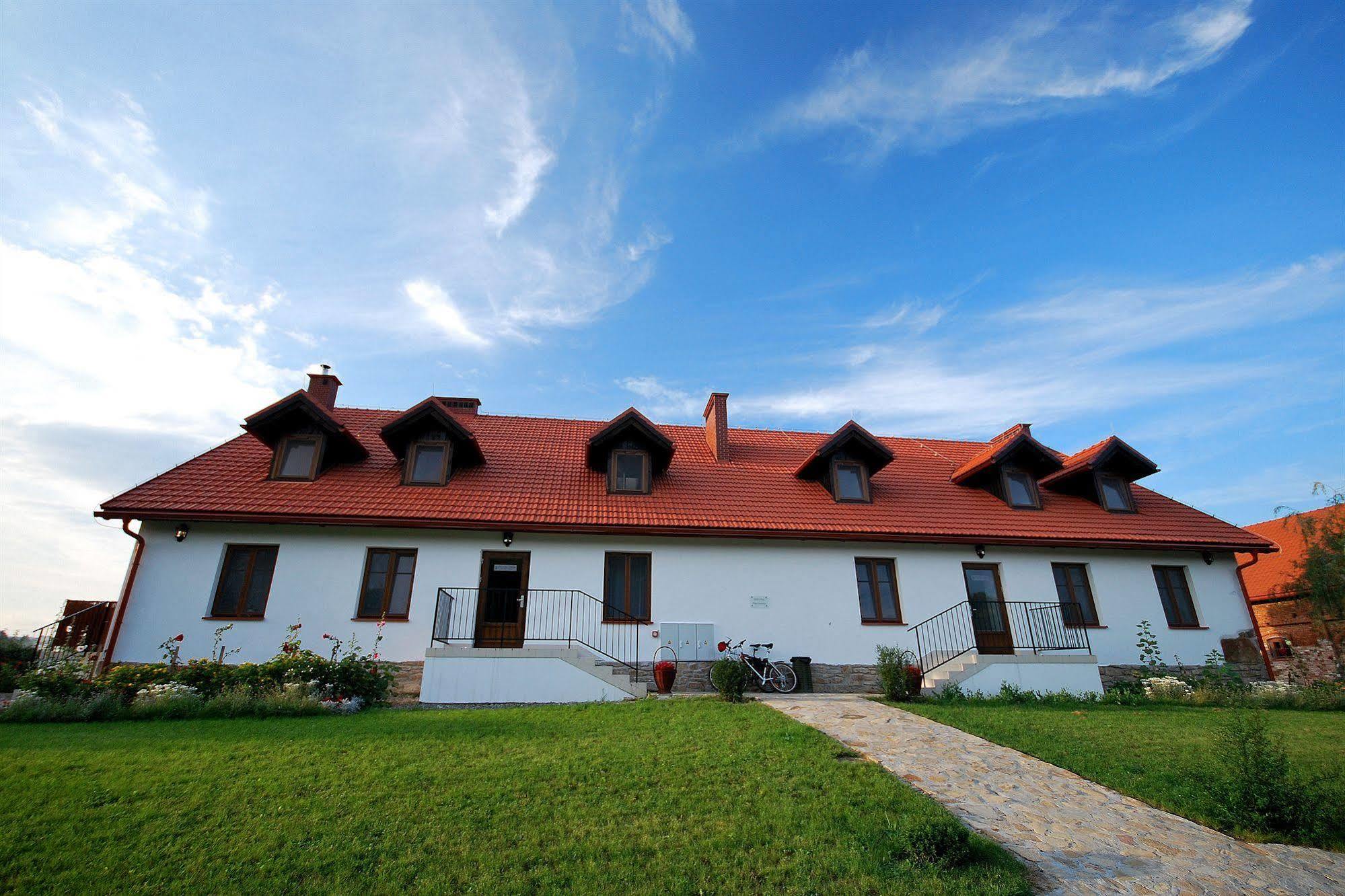 Dwor Kombornia - Folwark Extérieur photo